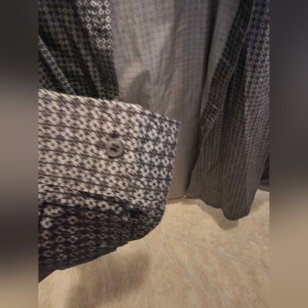 Guess - Picture 2 of 7